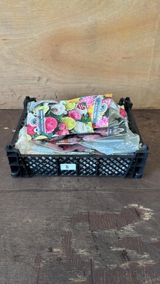 Lot 8 - Mixed crate of 12 packs of summer bulbs