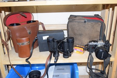 Lot 531 - Binoculars and cameras to include an Olympus OM10