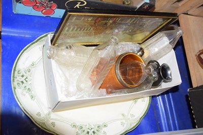 Lot 539 - Assorted ceramics and glass bottles