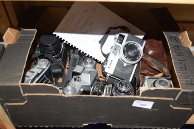 Lot 550 - A quantity of cameras to include a Canonette...
