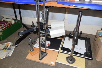 Lot 578 - Quantity of assorted photographic equipment to...