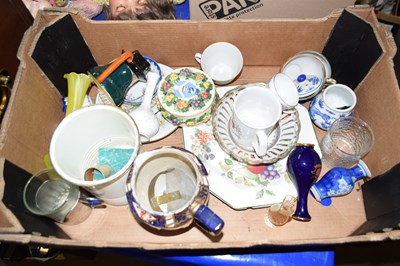 Lot 606 - Box of assorted ceramics