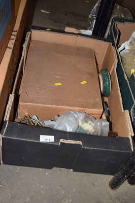 Lot 614 - Box of assorted household clearance to include...