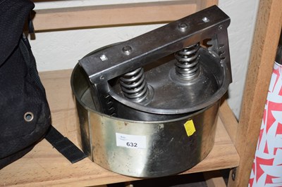 Lot 632 - Aluminium tins