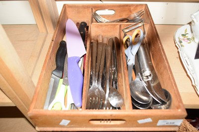 Lot 639 - A cutlery tray and assorted utensils