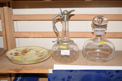 Lot 561 - A group of three blush Worcester floral...