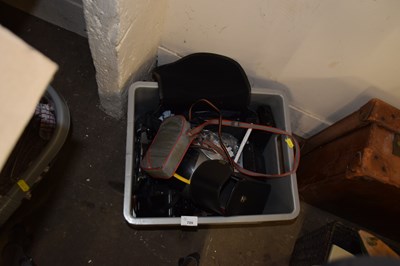 Lot 709 - A box of assorted cameras and other items