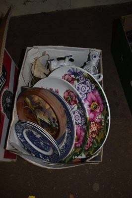 Lot 741 - One box of various decorative plates, modern...
