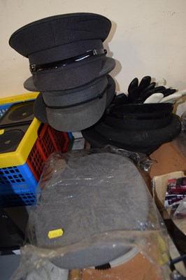 Lot 752 - Mixed Lot: Various gents hats and gloves