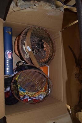 Lot 786 - One box of assorted kitchen wares