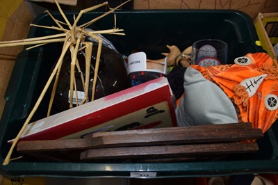 Lot 813 - One box of various house clearance sundries