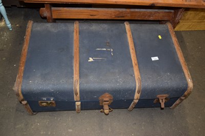 Lot 880 - Vintage trunk