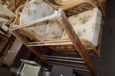 Lot 900 - A pine clothes airer