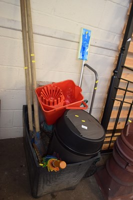 Lot 904 - Mixed Lot: Garage clearance