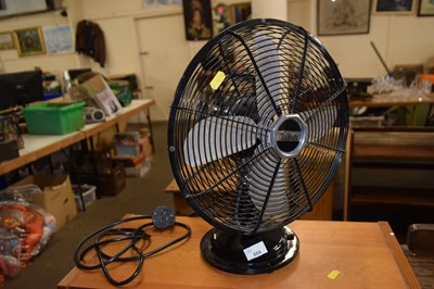 Lot 884 - A desk fan
