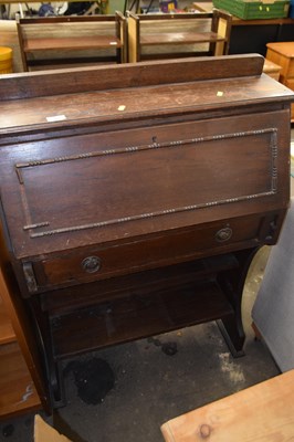 Lot 886 - A bureau