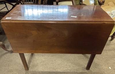 Lot 429 - A small Georgian mahogany drop leaf dining...