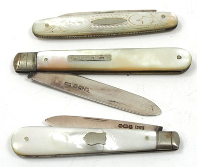 Lot 188 - Mixed Lot: Three George V silver bladed and...