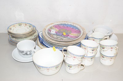 Lot 17 - A quantity of various tea wares, decorative...