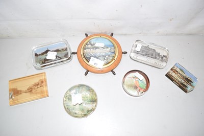Lot 89 - Collection of assorted paperweights