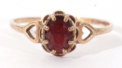 Lot 76 - 9ct gold garnet ring, multi-claw set and...