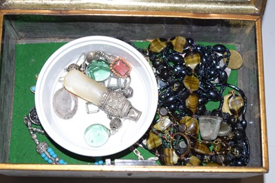 Lot 101 - A box of assorted costume jewellery and a...