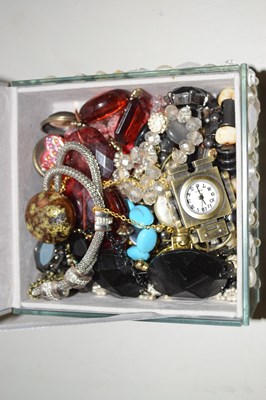 Lot 111 - Case of costume jewellery