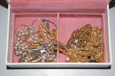 Lot 124 - A case of assorted costume jewellery