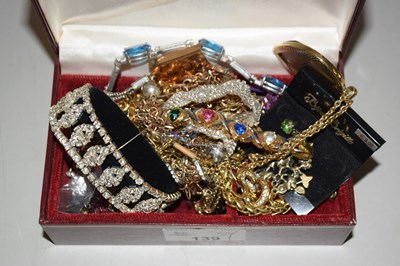 Lot 126 - A box of assorted costume jewellery