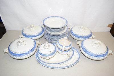 Lot 140 - A quantity of Hulme Louis pattern table wares