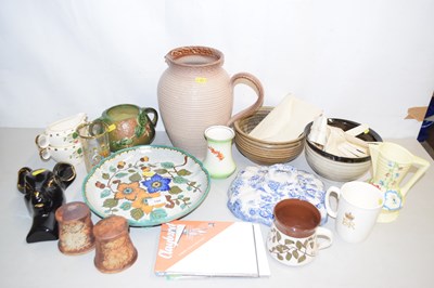 Lot 144 - Mixed Lot: Various ceramics to include a...
