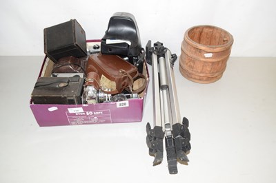 Lot 177 - Mixed Lot: Assorted cameras and tripod