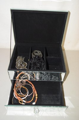 Lot 183 - Mirrored jewellery box and contents