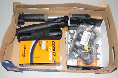 Lot 186 - Mixed Lot: Various cycle tools and accessories