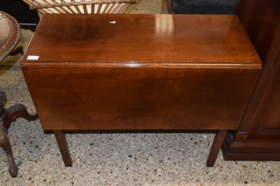 Lot 260 - A small Georgian mahogany drop leaf dining...