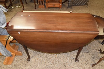 Lot 291 - A George III mahogany drop leaf dining table...