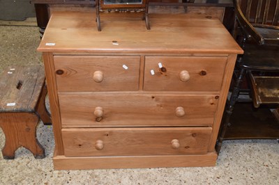 Lot 314 - A modern pine four drawer chest