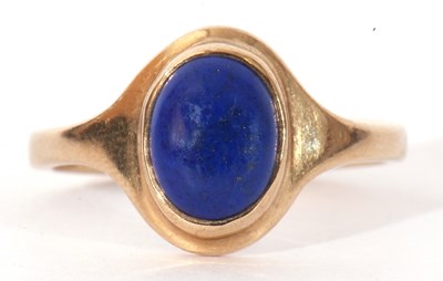 Lot 99 - Modern 9ct gold and lapis lazuli set ring, the...