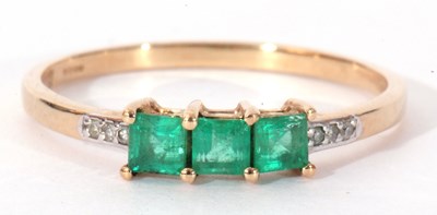 Lot 100 - Modern 9ct gold, emerald and diamond ring, the...
