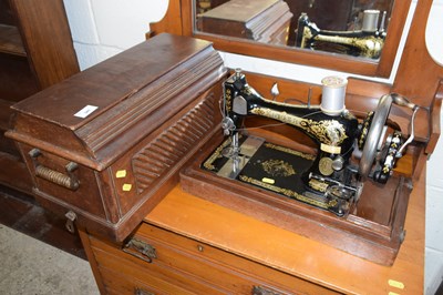 Lot 341 - A vintage Singer sewing machine