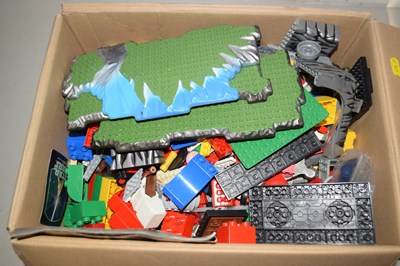 Lot 530 - A box of assorted Lego