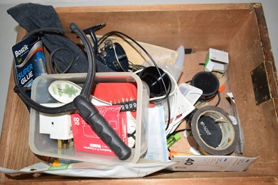 Lot 536 - Box of various mixed items to include various...