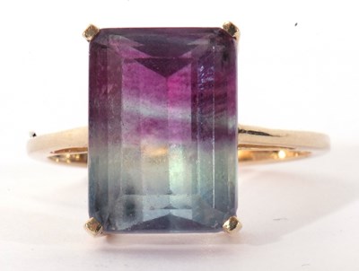 Lot 107 - Modern 9ct gold synthetic spinel ring,...