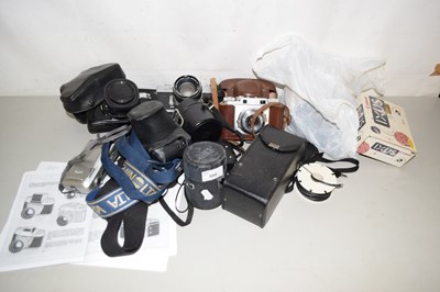Lot 588 - Mixed Lot: Assorted cameras and accessories