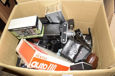 Lot 607 - Box of assorted cameras