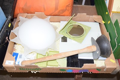 Lot 690 - A box of various items to include bathroom...