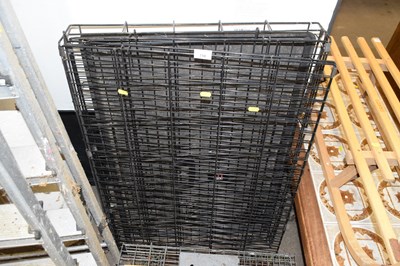 Lot 718 - Folding dog cage