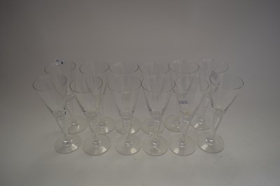 Lot 9 - SET OF 12 MODERN CLEAR GLASS WINES