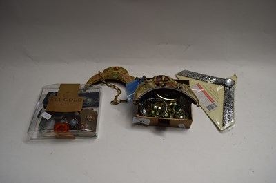Lot 107 - MIXED LOT : VARIOUS COSTUME JEWELLERY, MOUNTS...