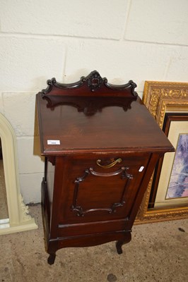 Lot 394 - VICTORIAN MAHOGANY COAL PURDONIUM, 46CM WIDE